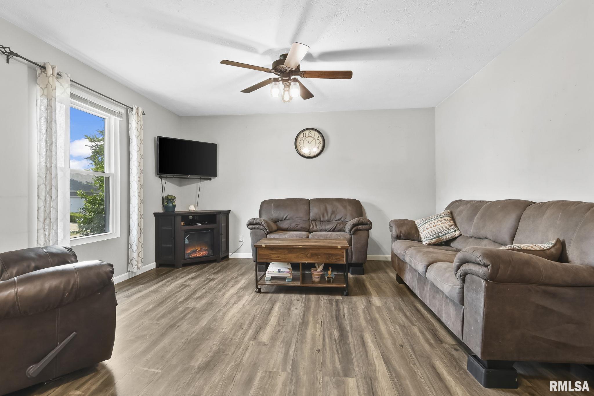 1612 Brenda Court Springfield, IL 62702 - Photo 4 of 25