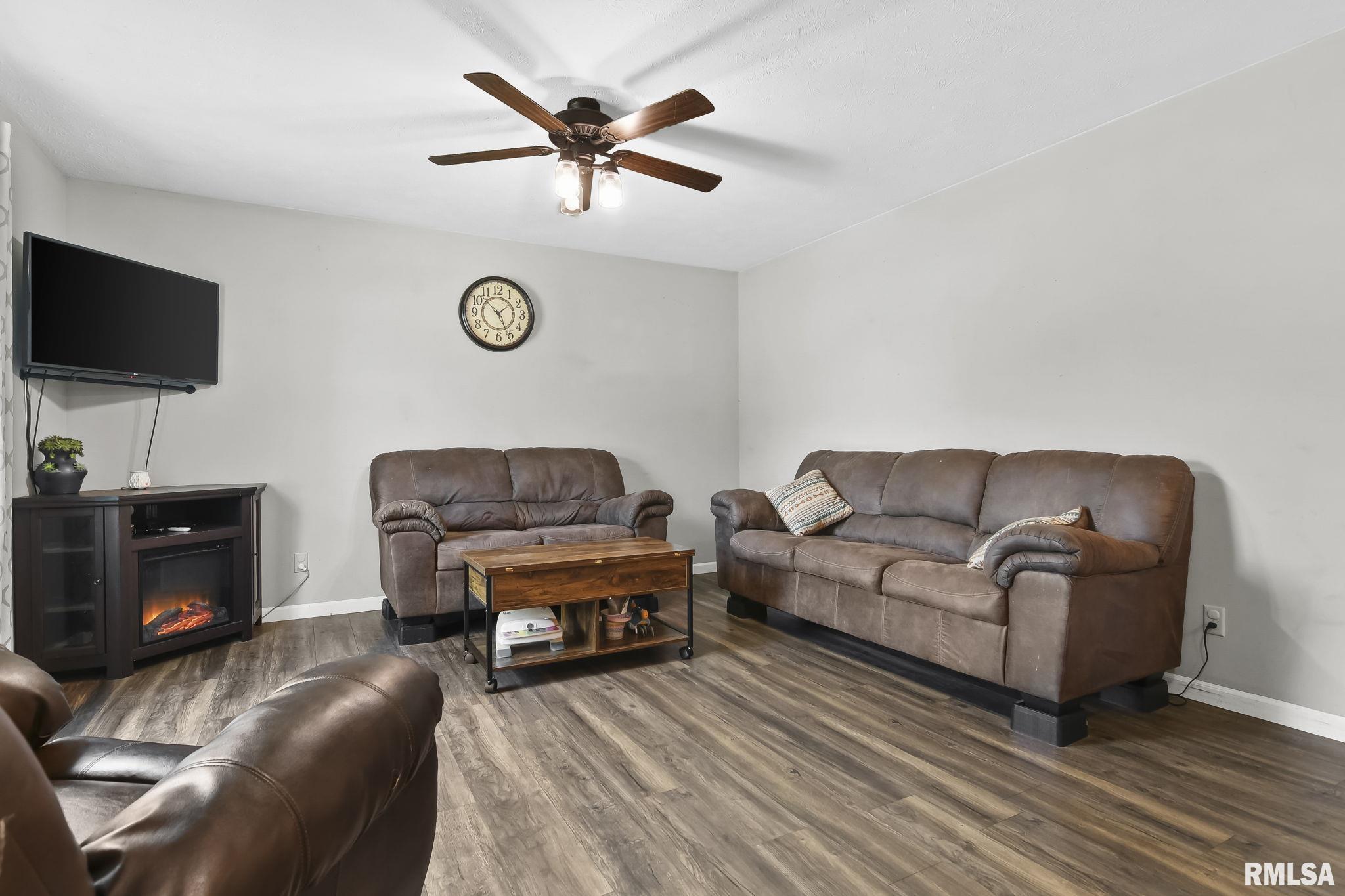 1612 Brenda Court Springfield, IL 62702 - Photo 5 of 25