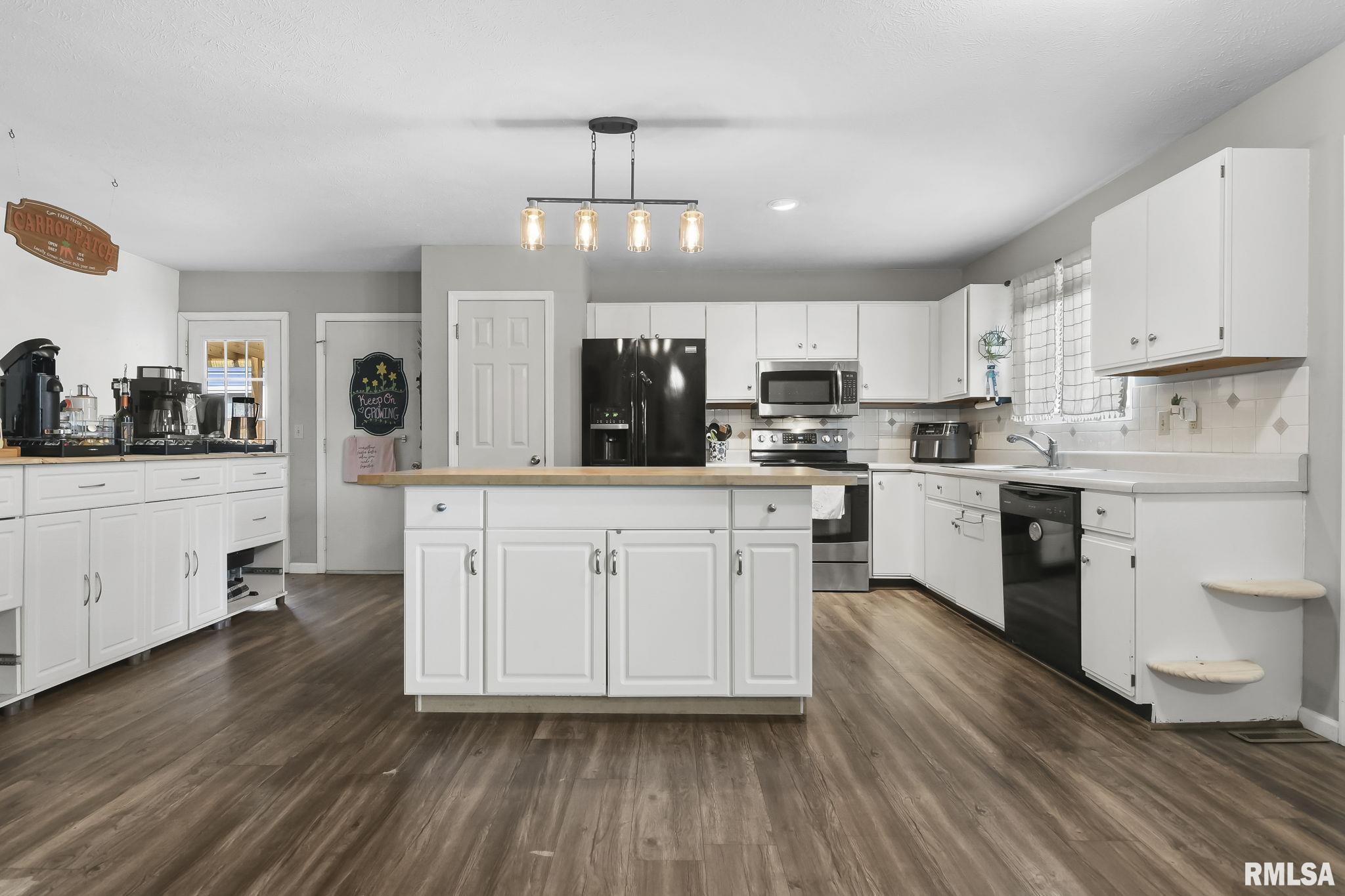 1612 Brenda Court Springfield, IL 62702 - Photo 7 of 25