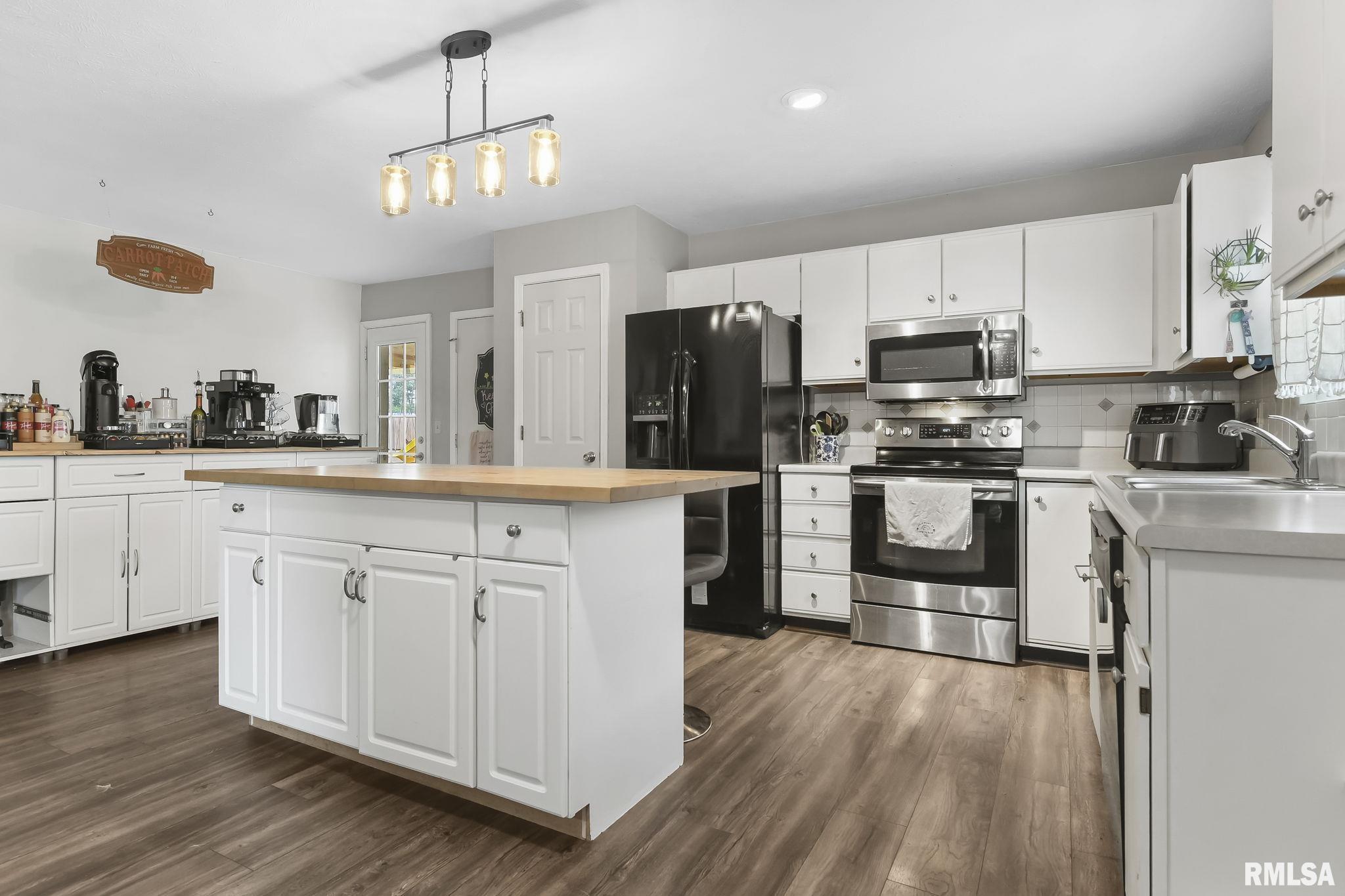 1612 Brenda Court Springfield, IL 62702 - Photo 8 of 25