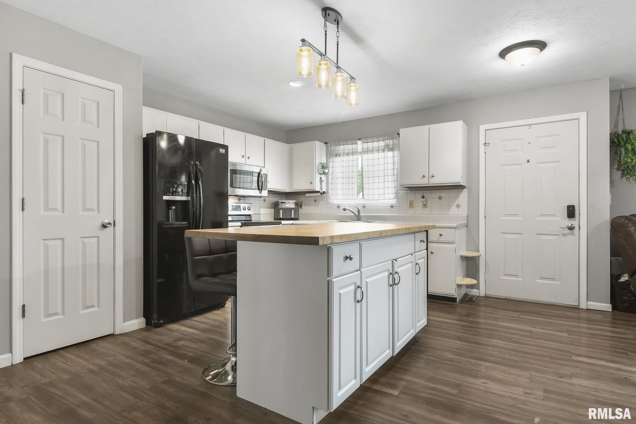 1612 Brenda Court Springfield, IL 62702 - Photo 9 of 25