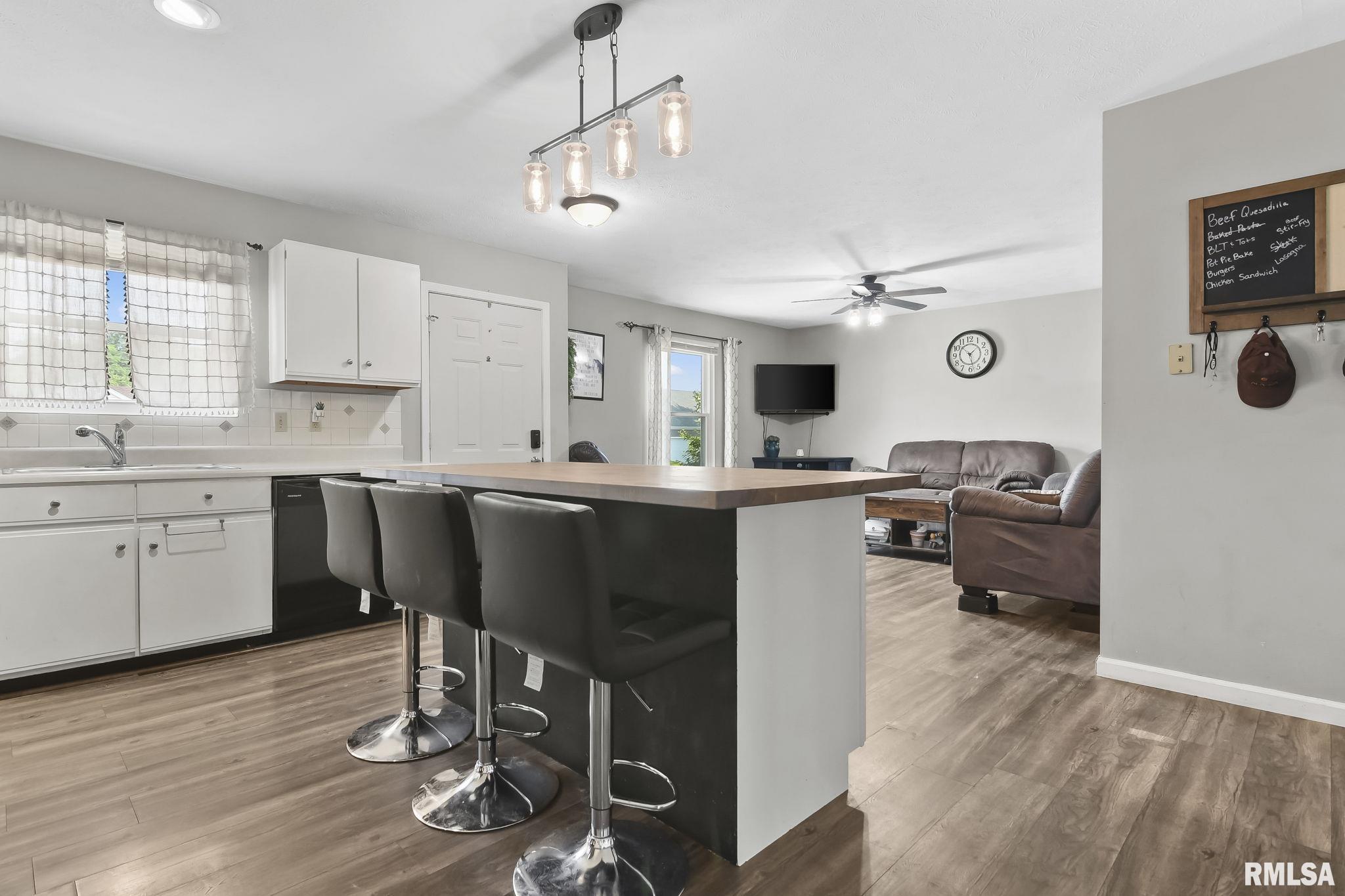 1612 Brenda Court Springfield, IL 62702 - Photo 10 of 25