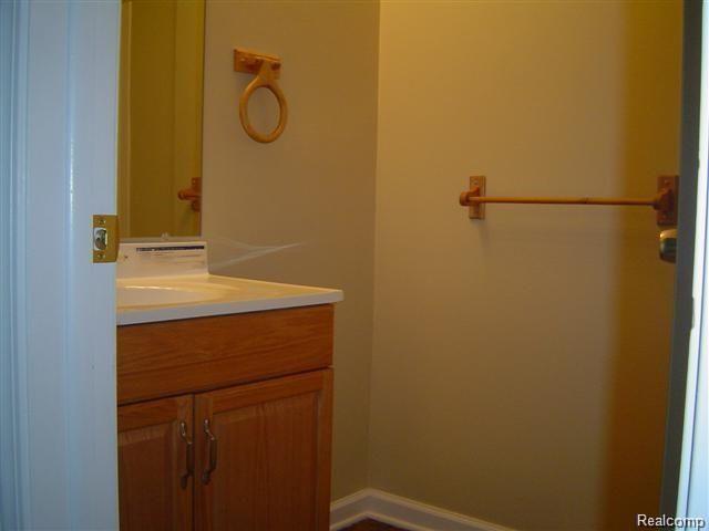 32013 West 12 Mile Road, Unit 313 Farmington Hills, MI 48334 - Photo 9 of 15