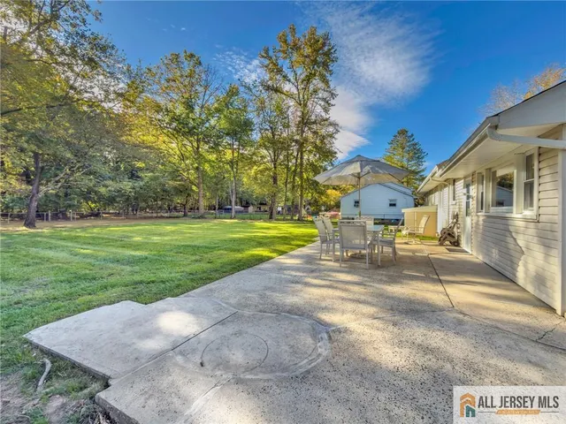 a view of yard with trees