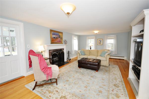 2 Mohegan Road Acton, MA 01720 - Photo 4 of 17 Gallery Image 4