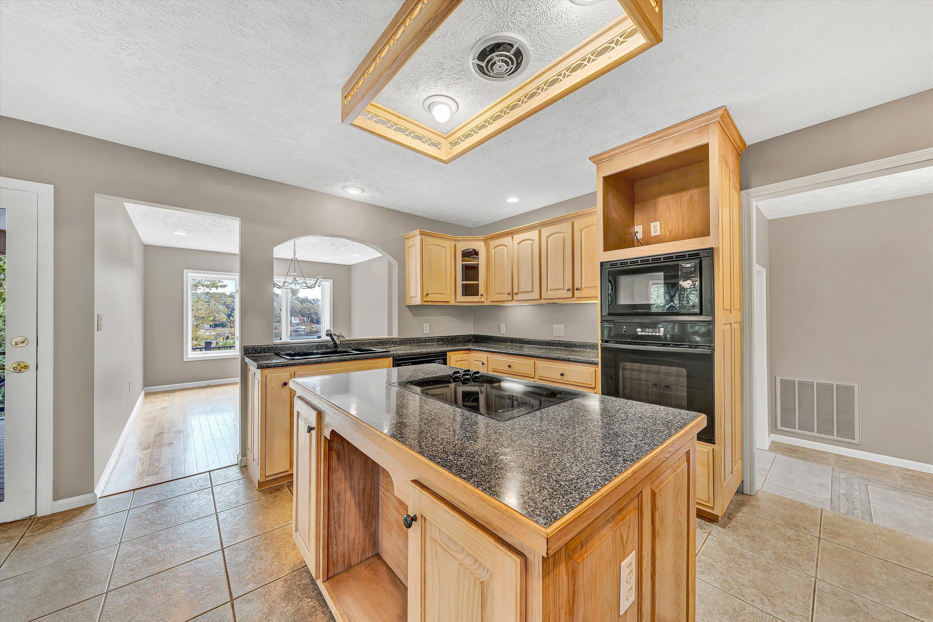 130 Travers Circle Moneta, VA 24121 - Photo 15 of 72 15-DSC00058