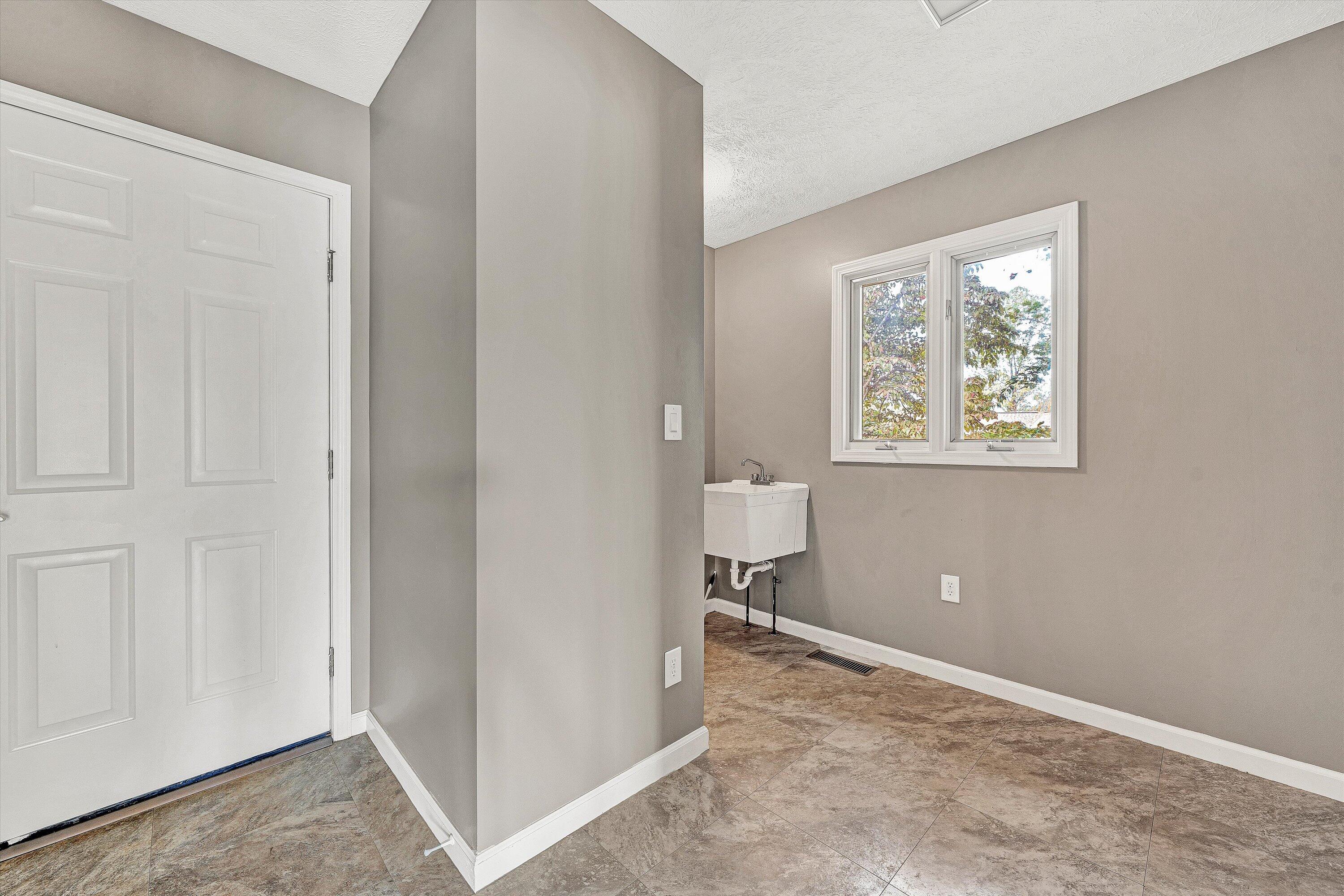 130 Travers Circle Moneta, VA 24121 - Photo 24 of 72 24-DSC00085