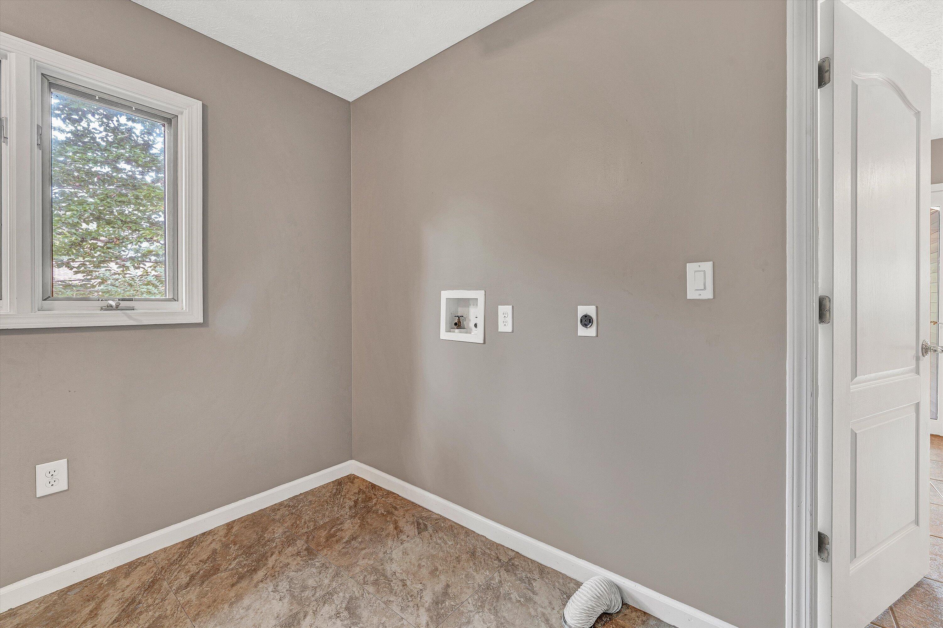 130 Travers Circle Moneta, VA 24121 - Photo 25 of 72 25-DSC00088