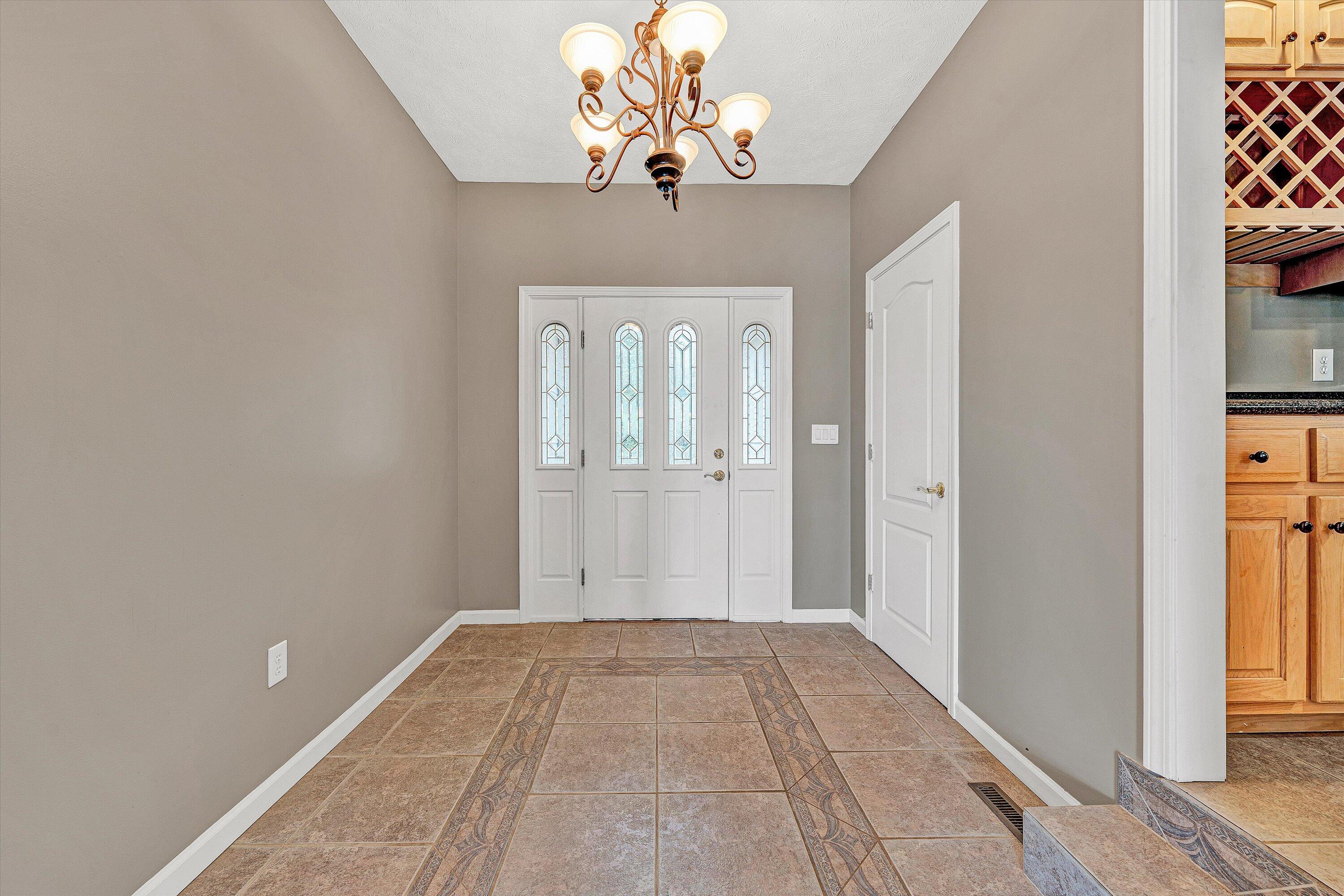 130 Travers Circle Moneta, VA 24121 - Photo 8 of 72 08-DSC00037