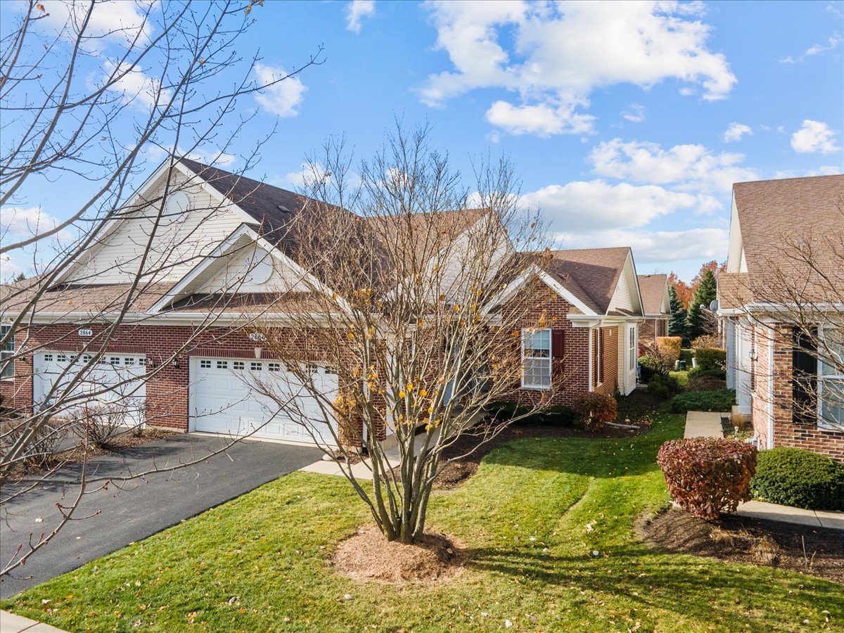 a view of a house with a yard