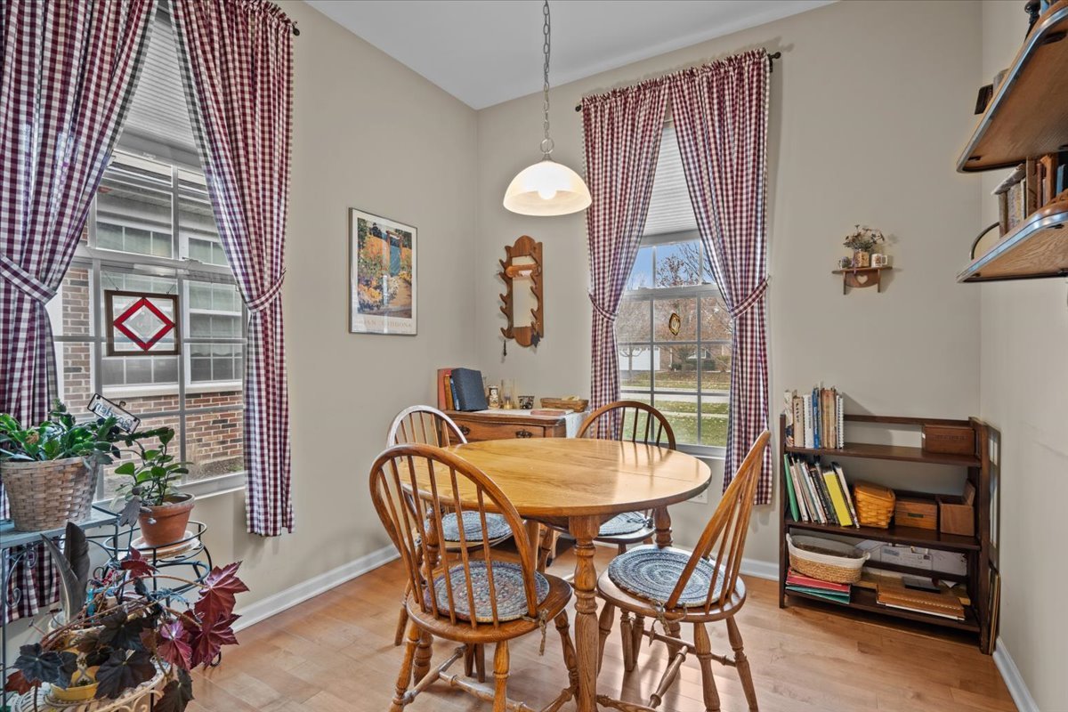 2866 Bond Circle Naperville, IL 60563 - Photo 12 of 28 a dining room with furniture and window