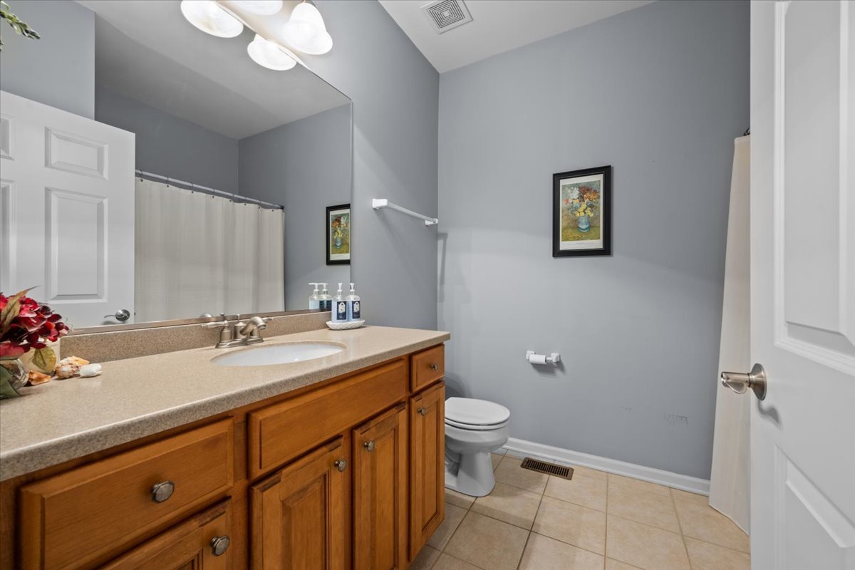 2866 Bond Circle Naperville, IL 60563 - Photo 18 of 28 a bathroom with a sink a toilet and a mirror