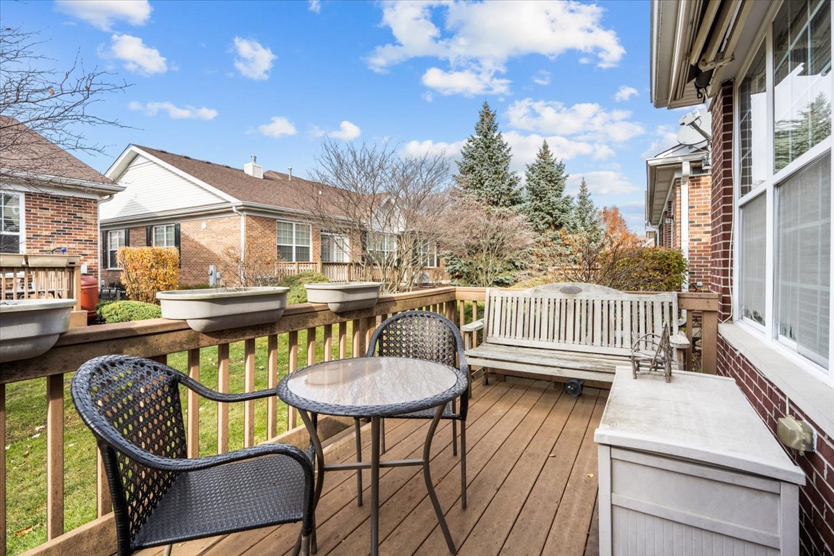 2866 Bond Circle Naperville, IL 60563 - Photo 7 of 28 a view of a chairs and table in patio