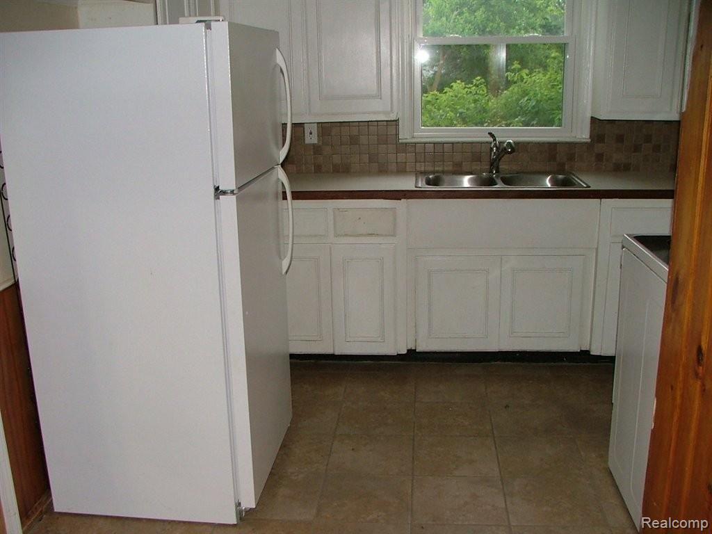 28650 Haas Road Wixom, MI 48393 - Photo 12 of 21 Ceramic Tile