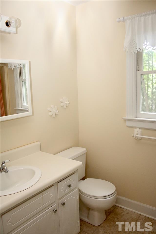3309 Taylors Ridge Road Wake Forest, NC 27587 - Photo 11 of 17 Upstairs hallway bath.