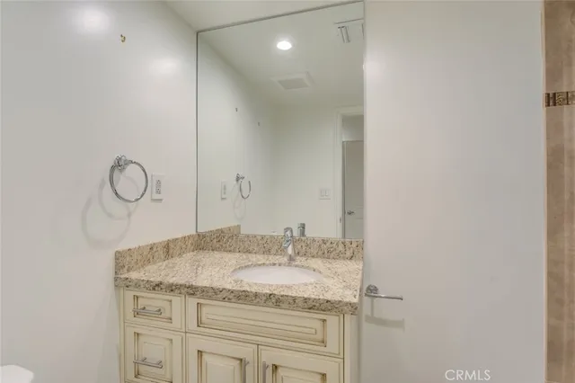 a close up view of a washer and dryer