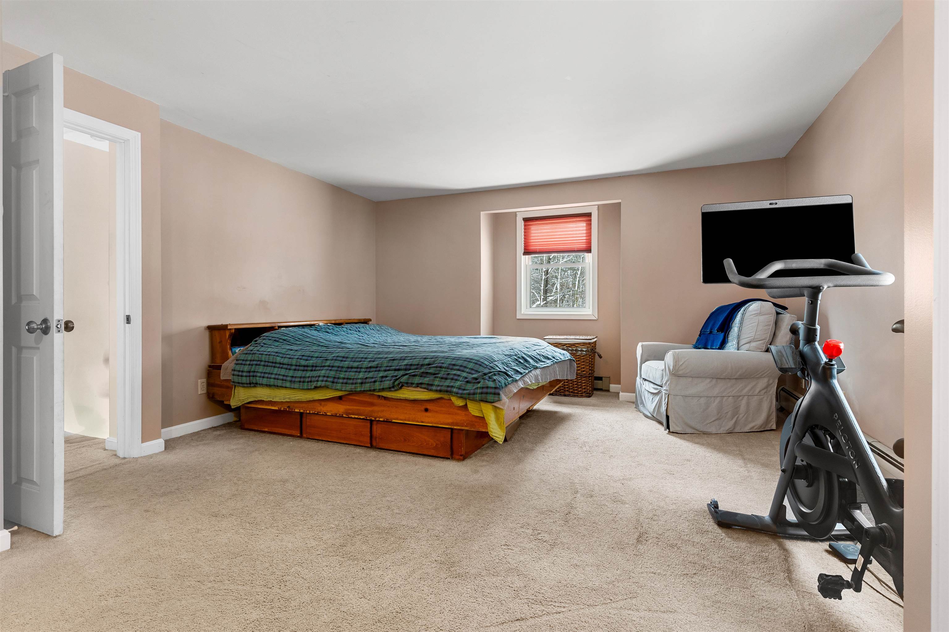 24 Shelly Drive Derry, NH 03038 - Photo 12 of 38