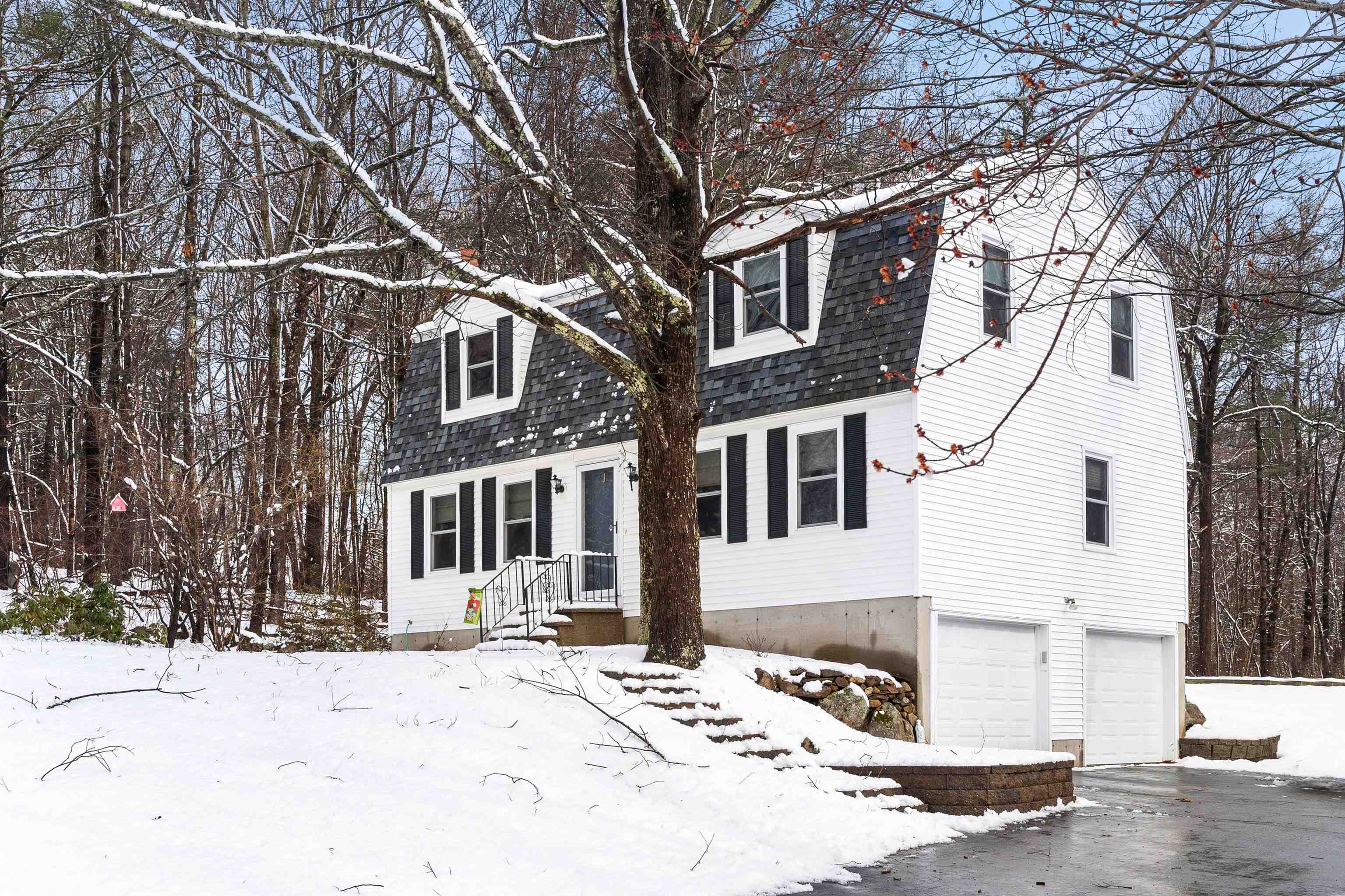 24 Shelly Drive Derry, NH 03038 - Photo 13 of 38