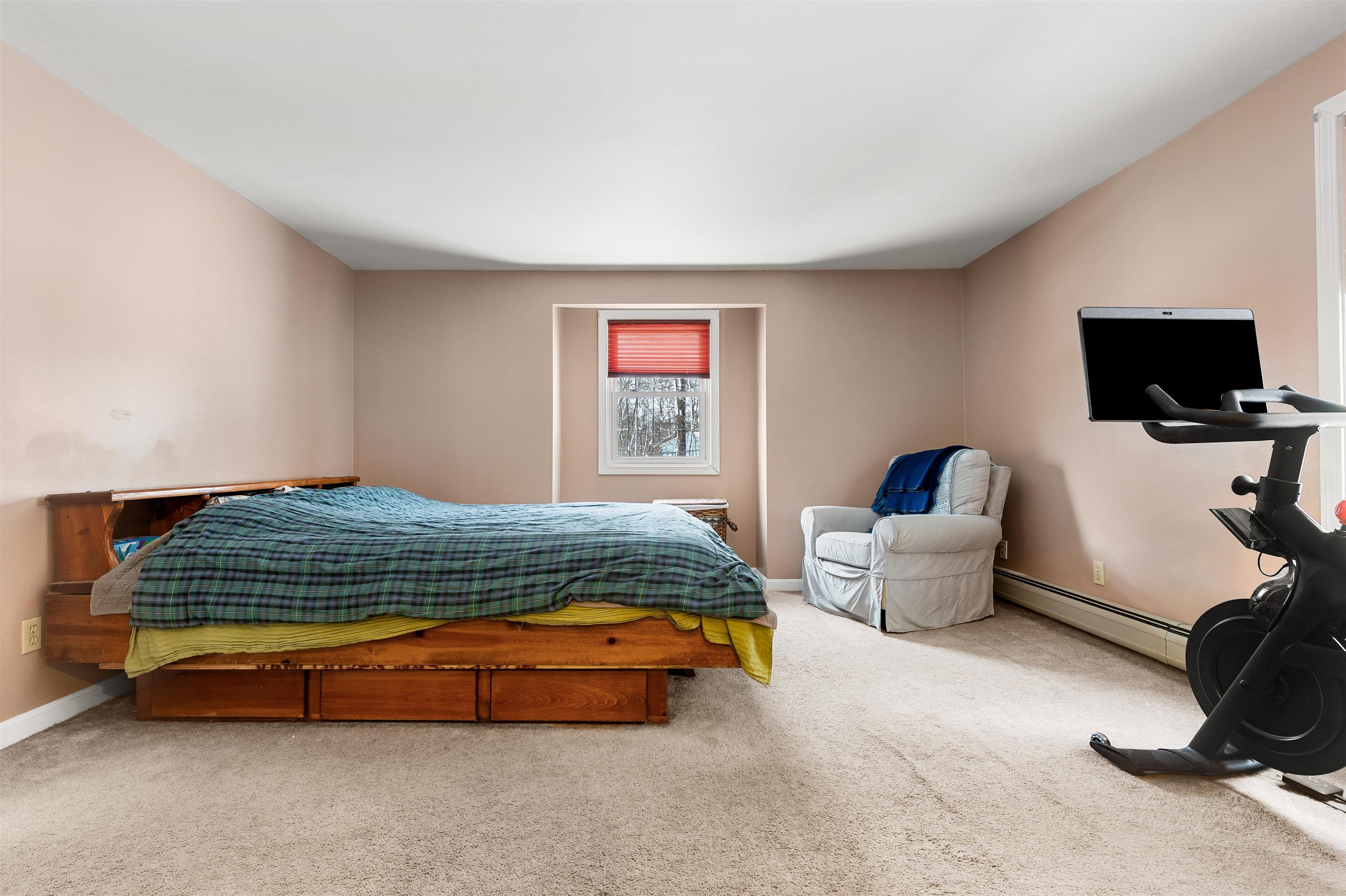 24 Shelly Drive Derry, NH 03038 - Photo 14 of 38