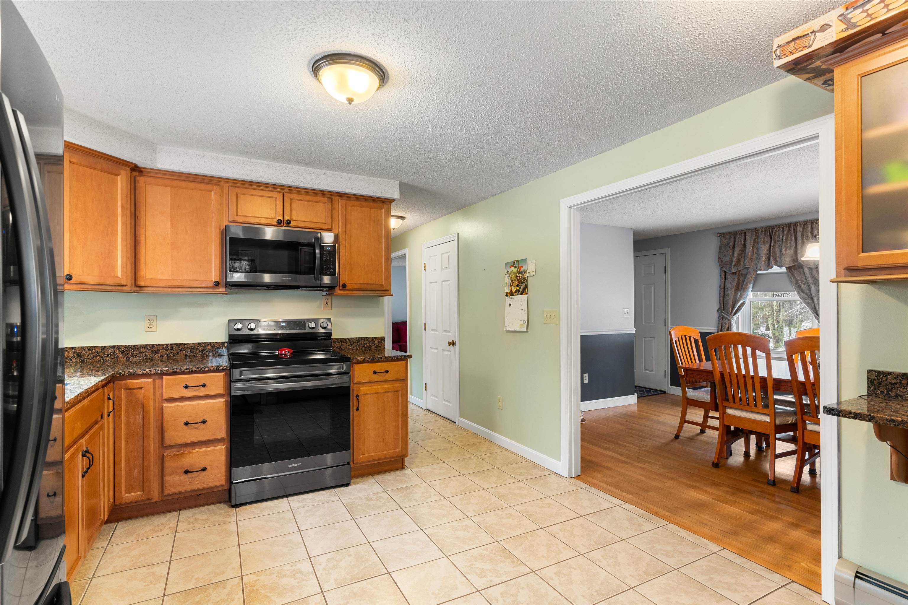 24 Shelly Drive Derry, NH 03038 - Photo 3 of 38