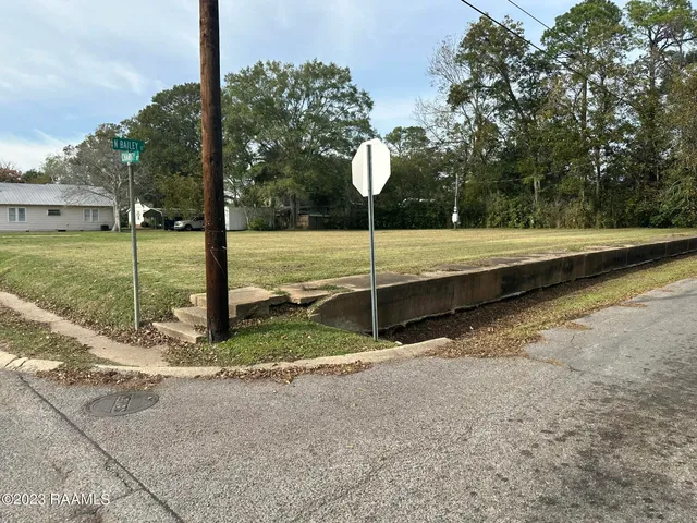 $45,000 | 707 Corner Of Charity N Bailey Abbeville La, Abbeville, LA 70510