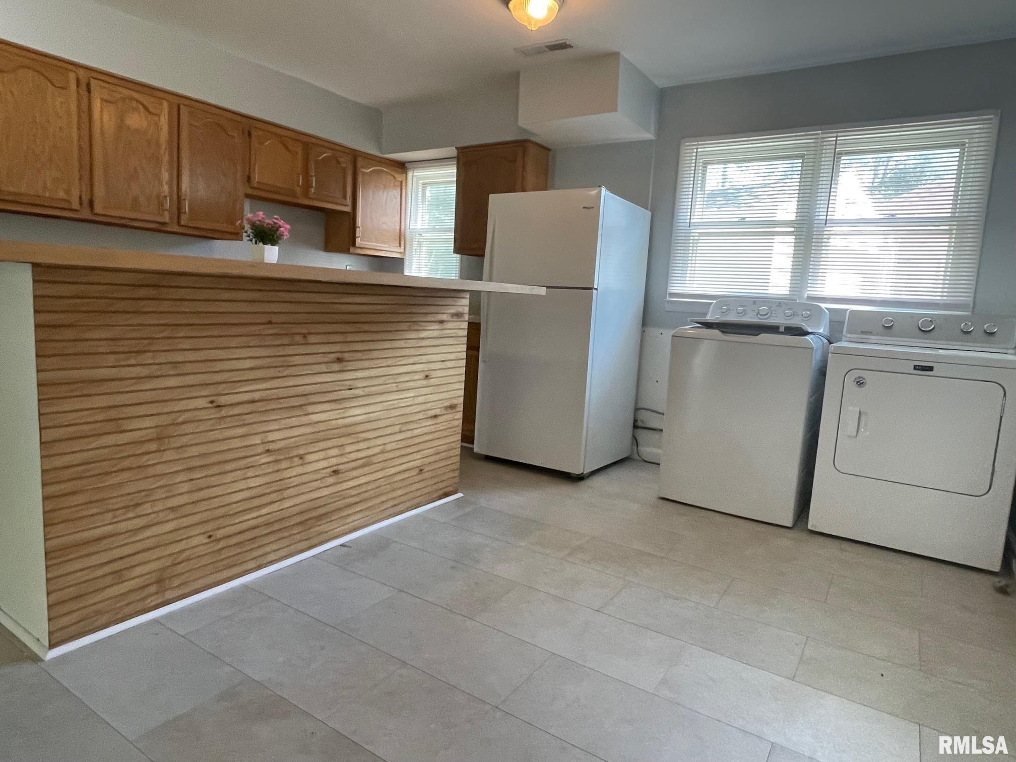 1 Ridge Court Springfield, IL 62703 - Photo 2 of 14