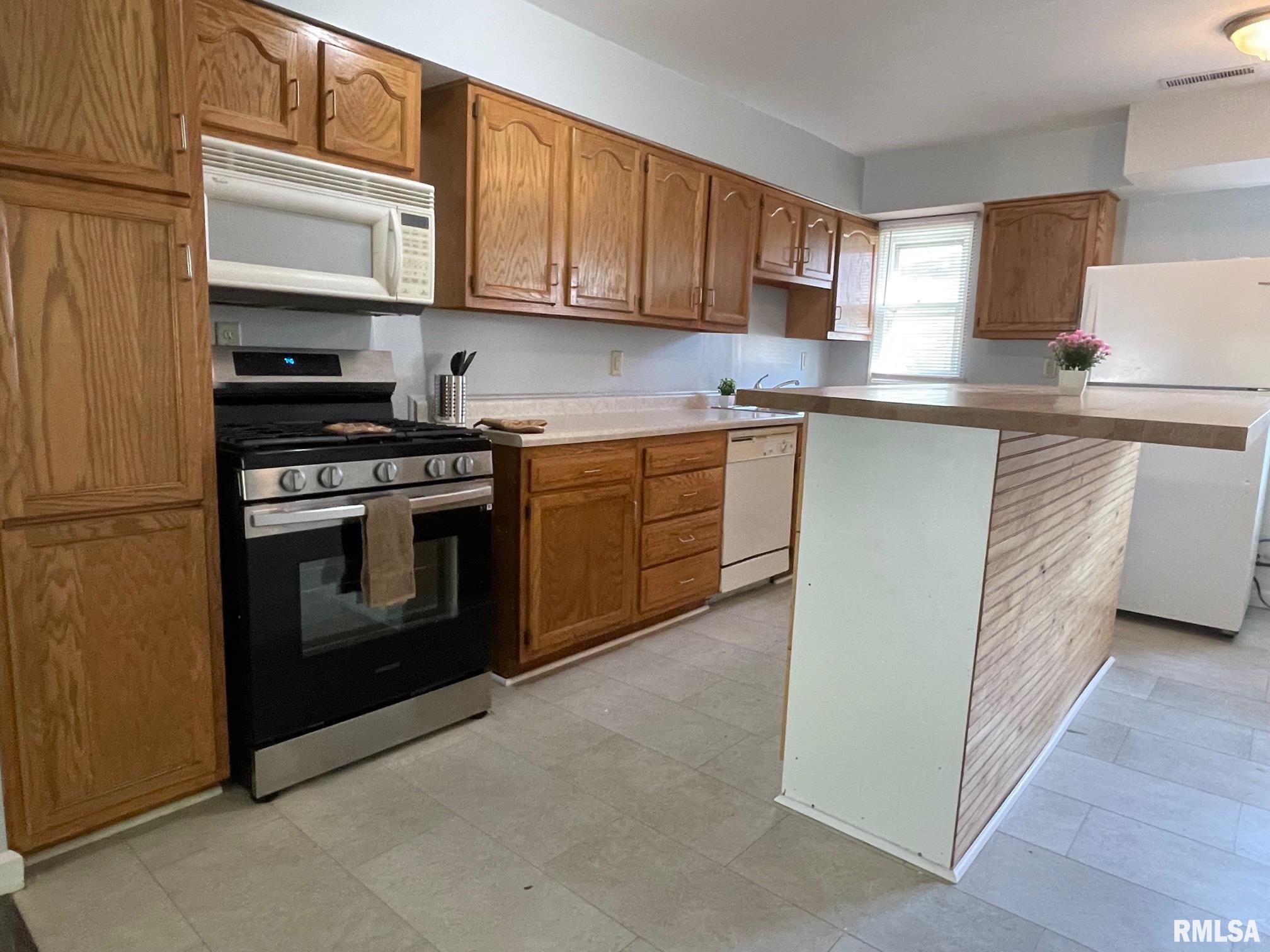 1 Ridge Court Springfield, IL 62703 - Photo 3 of 14