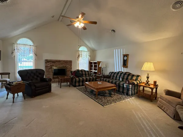 $350,000 | 1602 South Eugene Lane, Marion, IL 62959