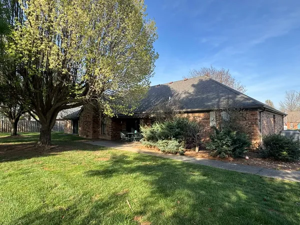 $350,000 | 1602 South Eugene Lane, Marion, IL 62959