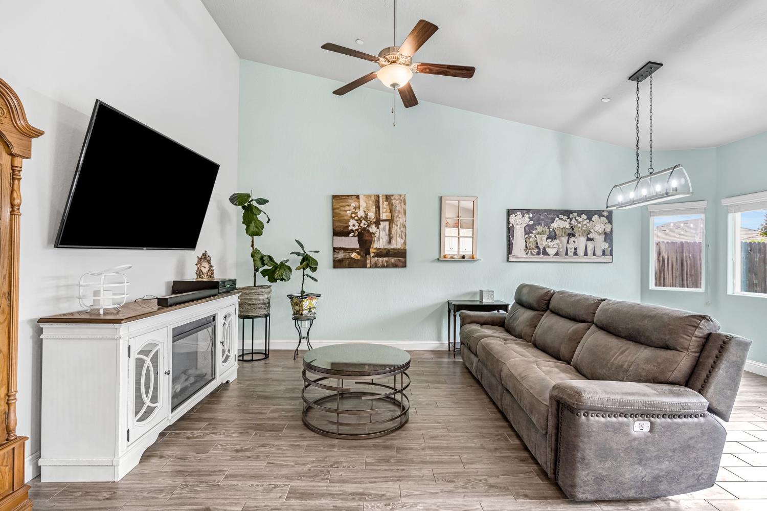6239 East Fedora Avenue Fresno, CA 93727 - Photo 11 of 33