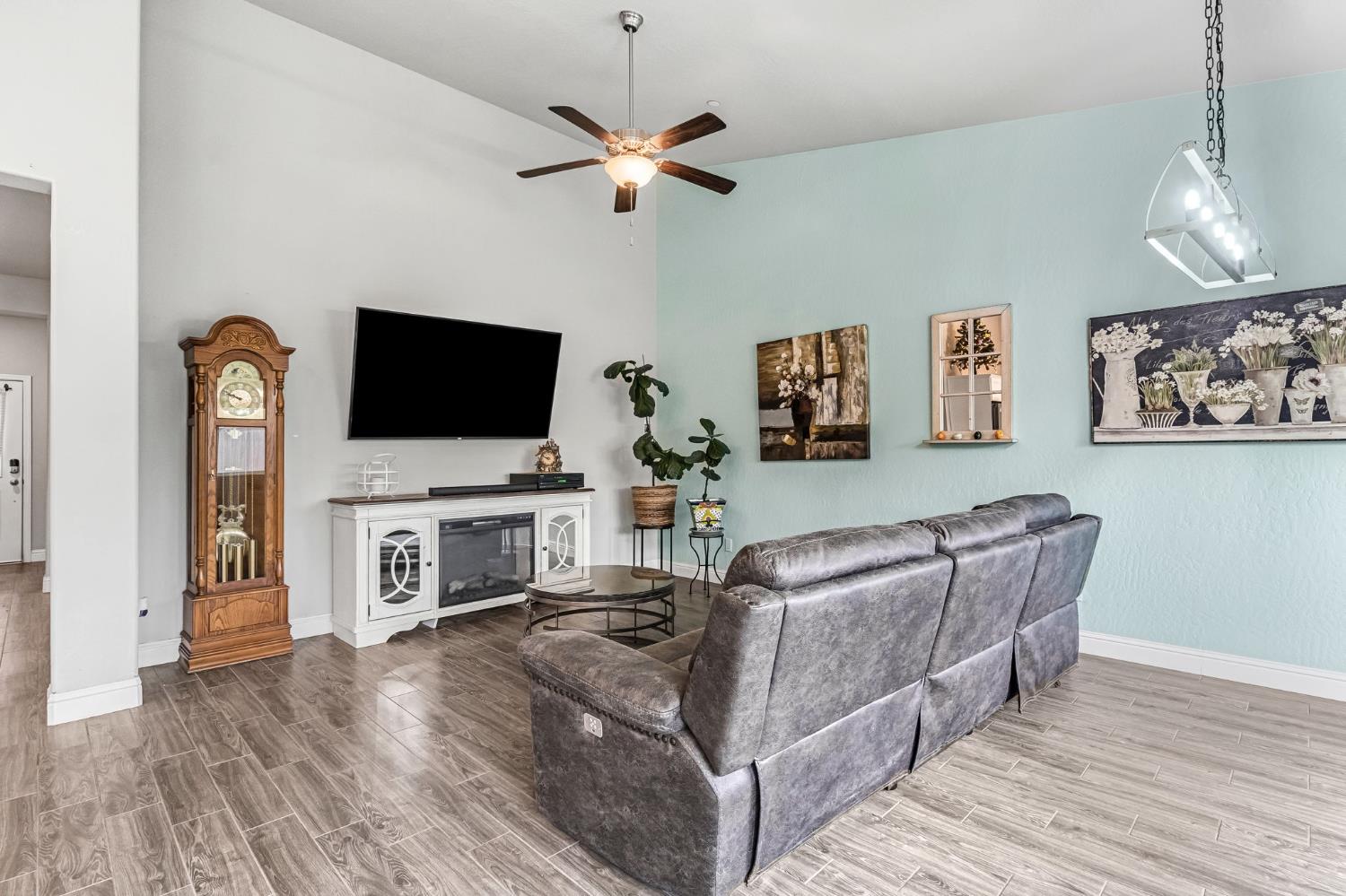 6239 East Fedora Avenue Fresno, CA 93727 - Photo 13 of 33