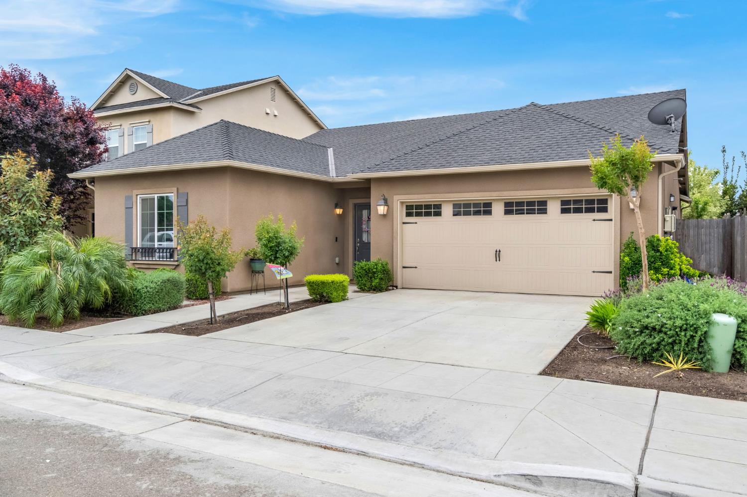 6239 East Fedora Avenue Fresno, CA 93727 - Photo 2 of 33