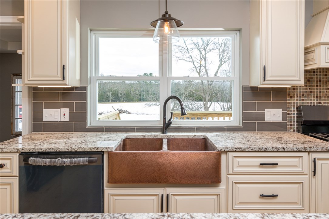 625 Round Top Road Burrillville, RI 02830 - Photo 9 of 26
