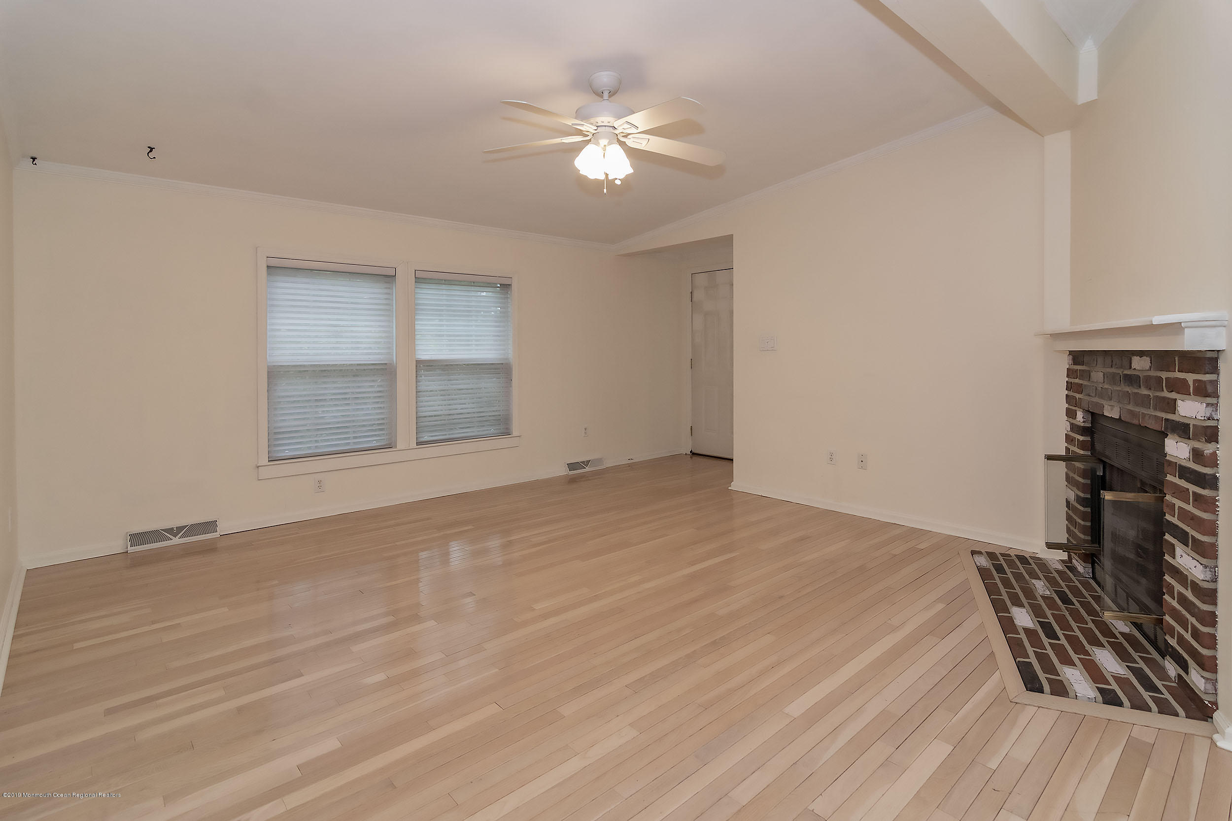 922 Oak Ridge Terrace Whiting, NJ 08759 - Photo 13 of 33 Living1