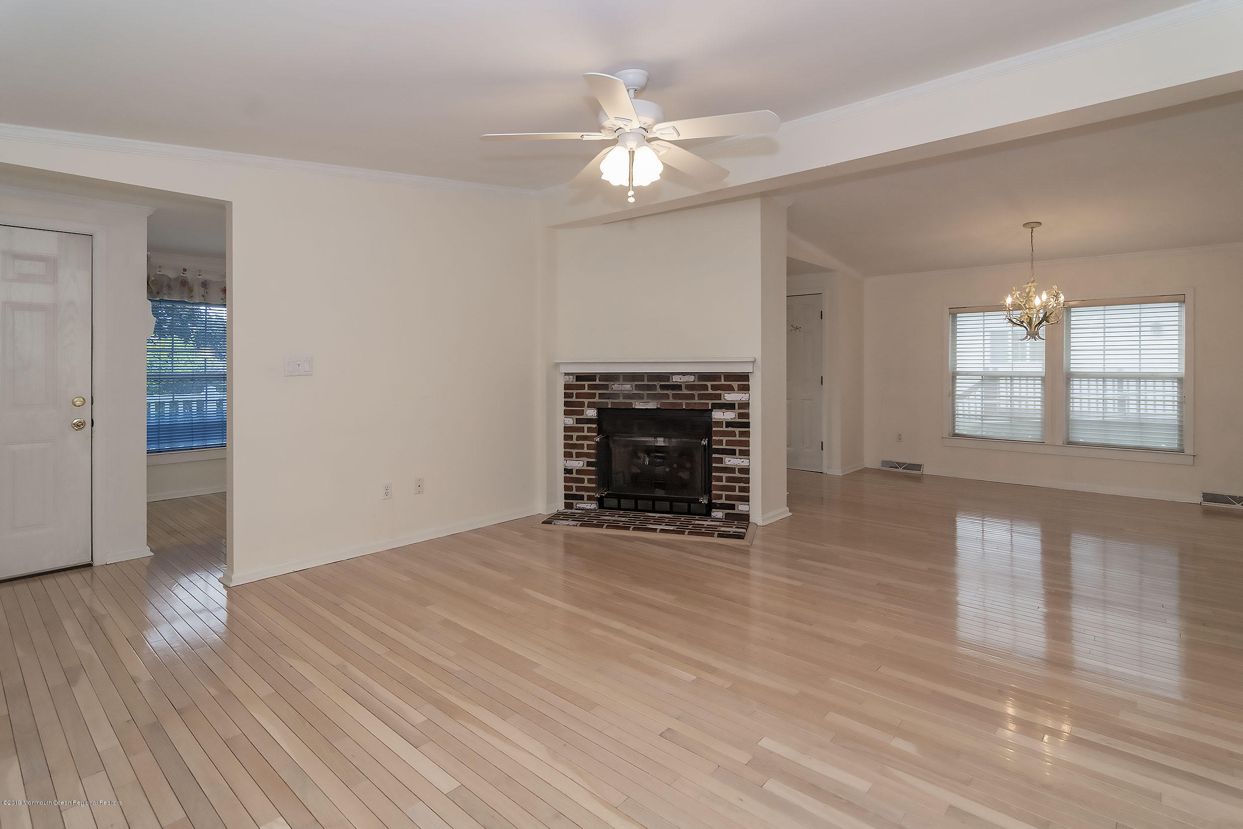 922 Oak Ridge Terrace Whiting, NJ 08759 - Photo 14 of 33 Living2