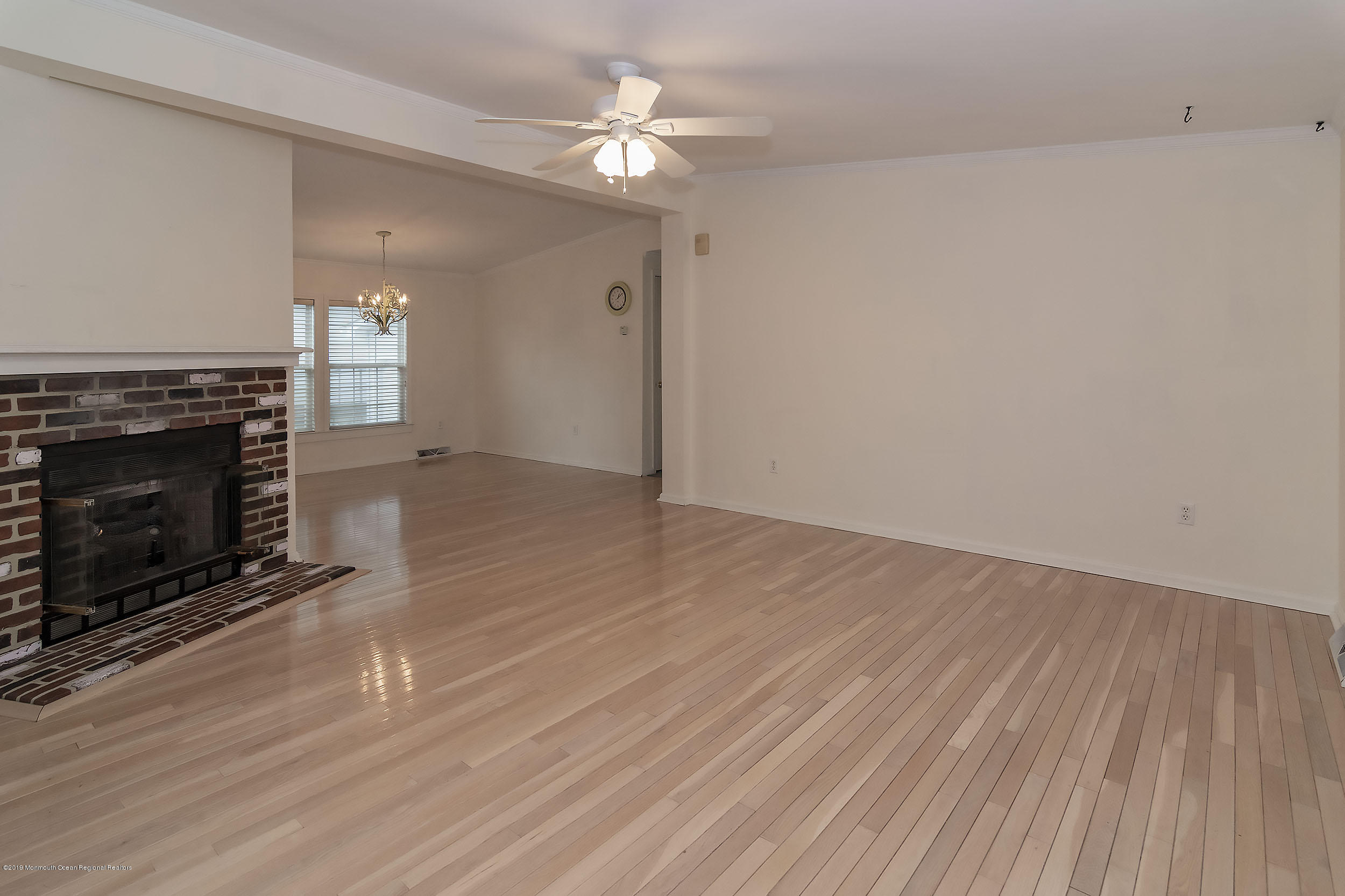 922 Oak Ridge Terrace Whiting, NJ 08759 - Photo 15 of 33 Living3