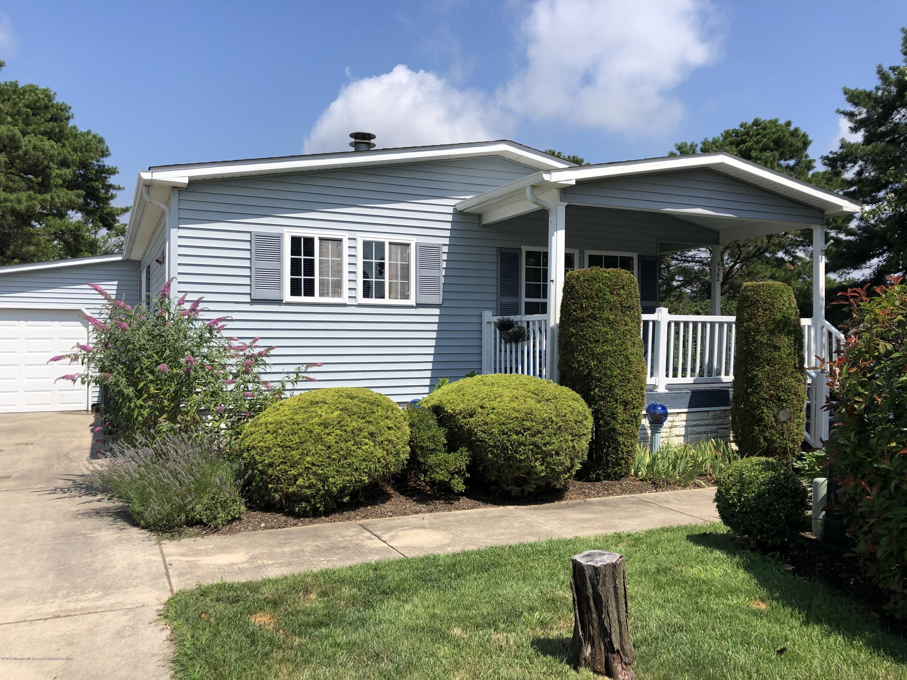922 Oak Ridge Terrace Whiting, NJ 08759 - Photo 17 of 33 Close up