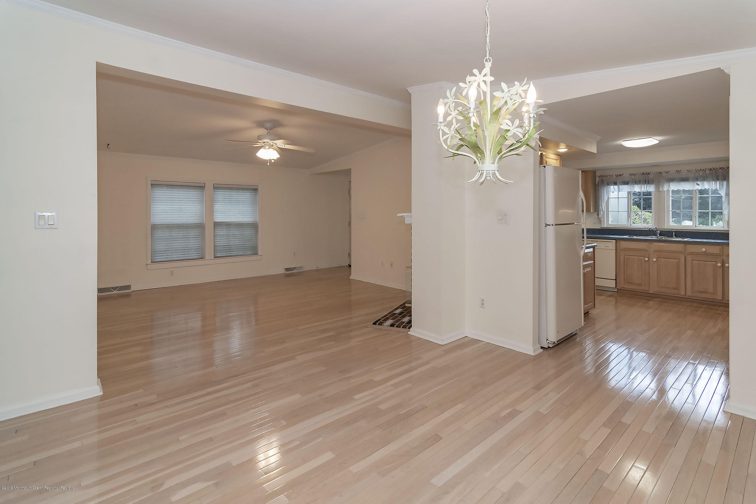 922 Oak Ridge Terrace Whiting, NJ 08759 - Photo 7 of 33 Dining2