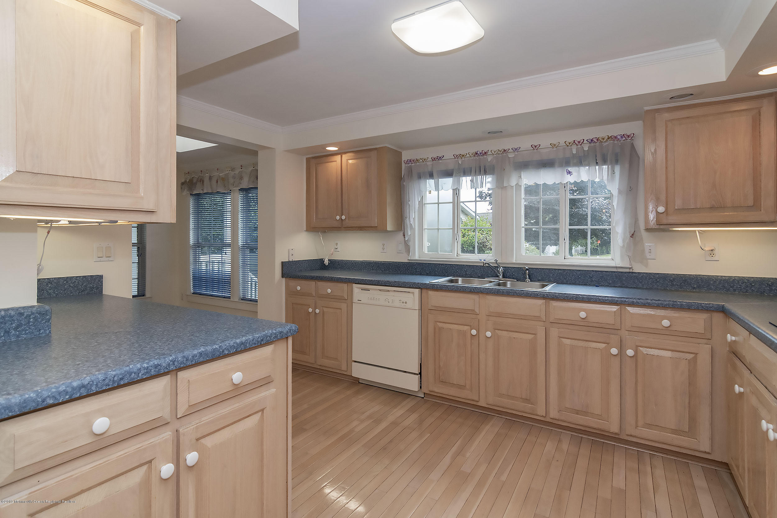 922 Oak Ridge Terrace Whiting, NJ 08759 - Photo 10 of 33 Kitchen3