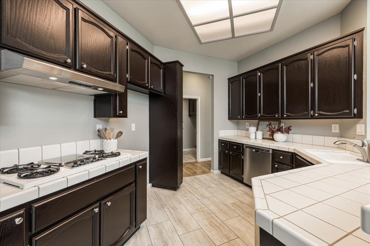 114 Kerwin Way Folsom, CA 95630 - Photo 12 of 29 a kitchen with stainless steel appliances granite countertop a sink stove and refrigerator