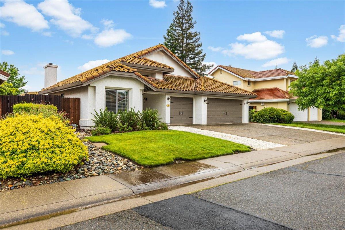114 Kerwin Way Folsom, CA 95630 - Photo 2 of 29 a front view of a house with garden