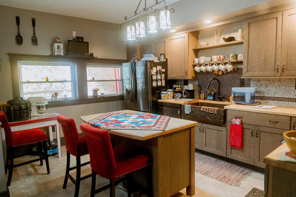 607 Main Street Emlenton, PA 16373 - Photo 19 of 62 a kitchen that has a table and chairs in it