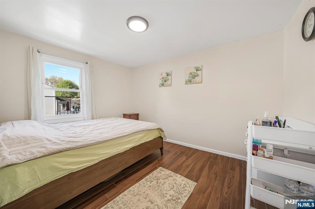 405 Burnet Place Paramus, NJ 07652 - Photo 13 of 28