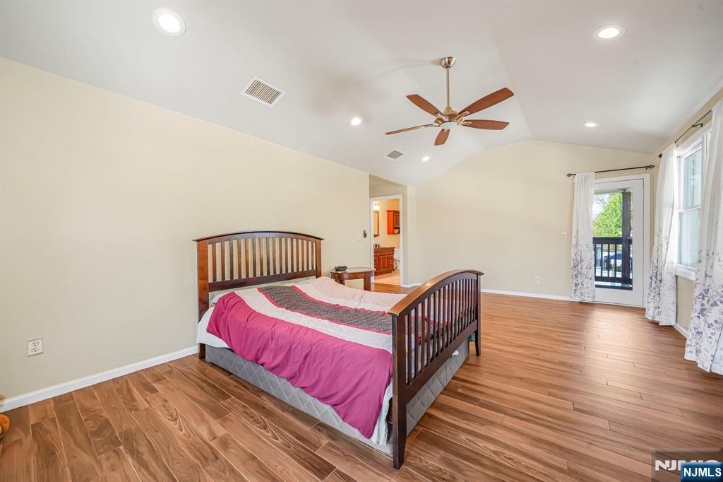 405 Burnet Place Paramus, NJ 07652 - Photo 19 of 28