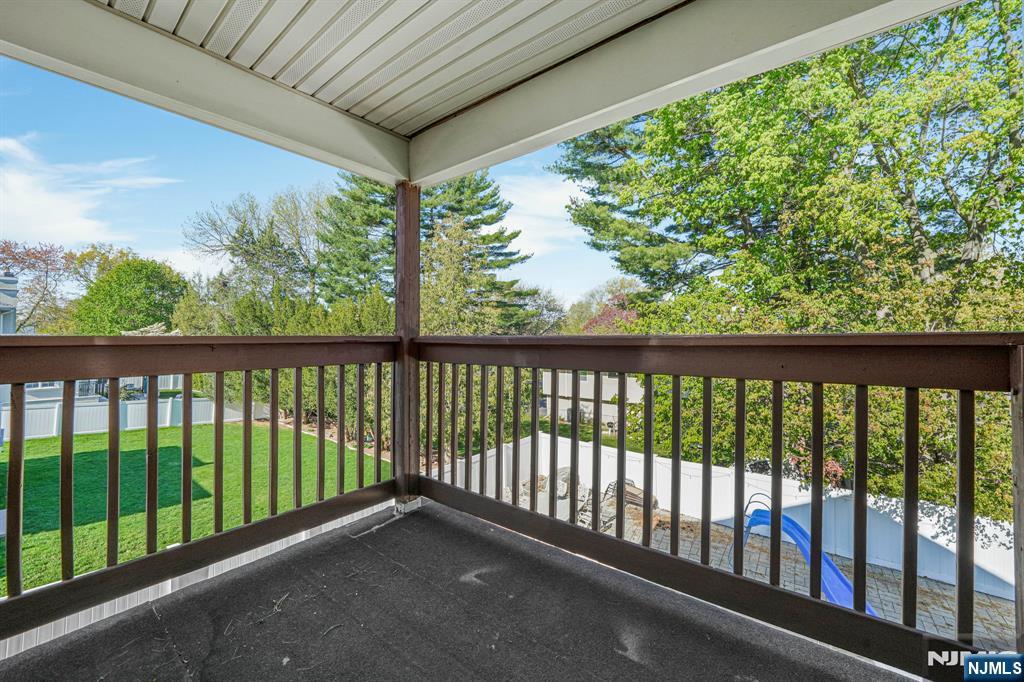 405 Burnet Place Paramus, NJ 07652 - Photo 20 of 28