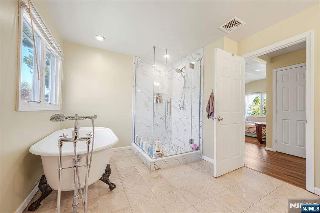 405 Burnet Place Paramus, NJ 07652 - Photo 22 of 28