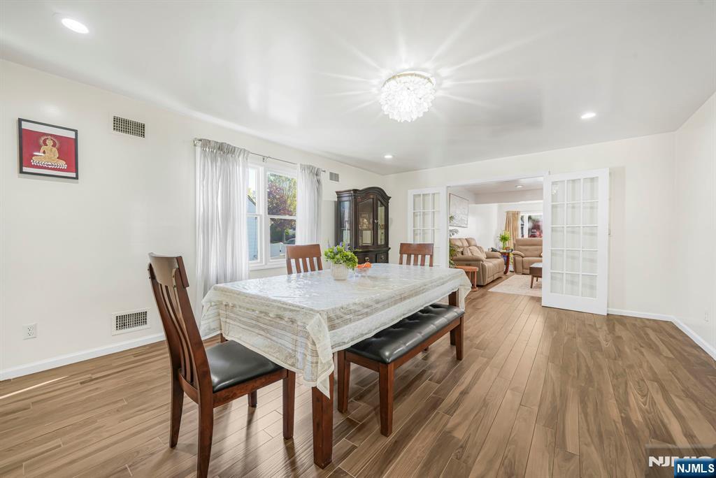 405 Burnet Place Paramus, NJ 07652 - Photo 5 of 28