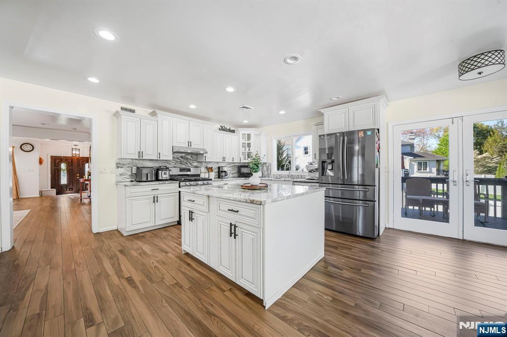 405 Burnet Place Paramus, NJ 07652 - Photo 9 of 28