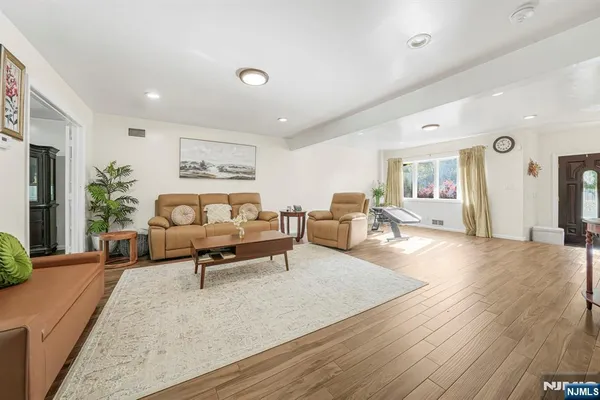 $8,500 | 405 Burnet Place, Paramus, NJ 07652