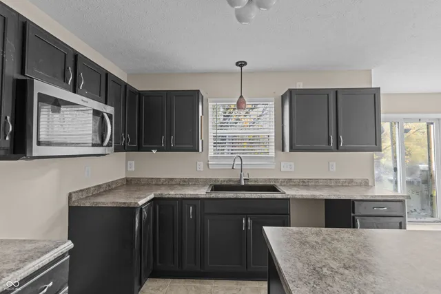 $284,999 | 6365 West Oxford Lane, McCordsville, IN 46055